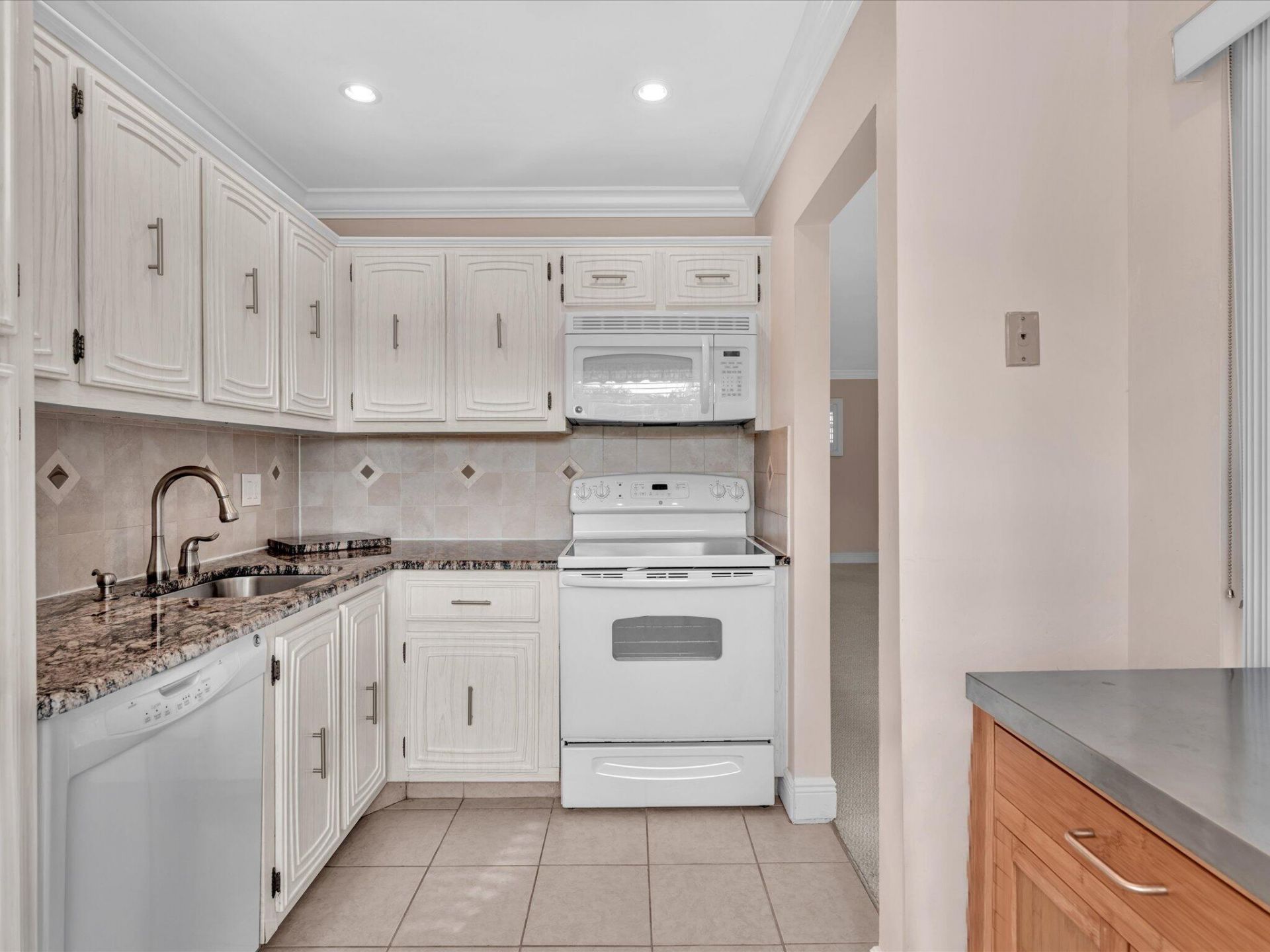 33 Colonial Club Drive, Unit 203, Boynton Beach, FL 33435 Photo