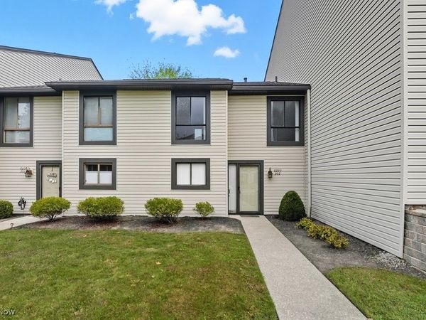 6290 Greenwood, Unit 302, Northfield, OH 44067