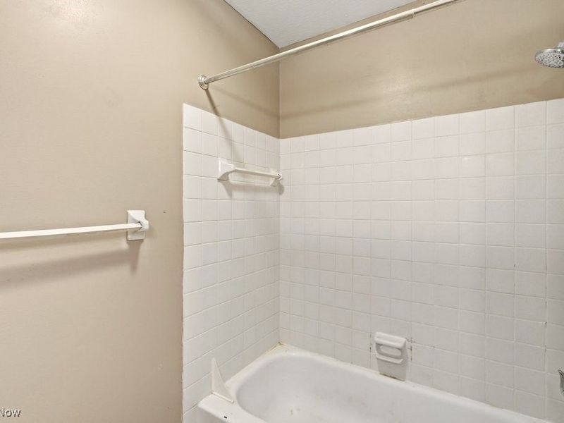 6290 Greenwood, Unit 302, Northfield, OH 44067 Photo 28