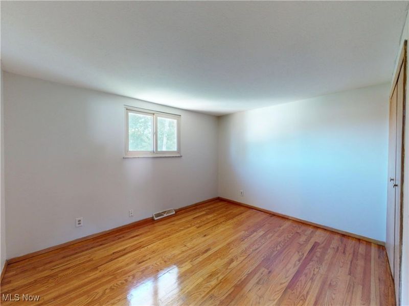 211 W Overlook Drive, Eastlake, OH 44095 Photo 12