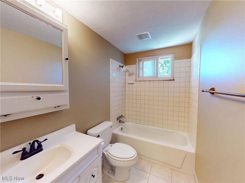 211 W Overlook Drive, Eastlake, OH 44095 Photo 14