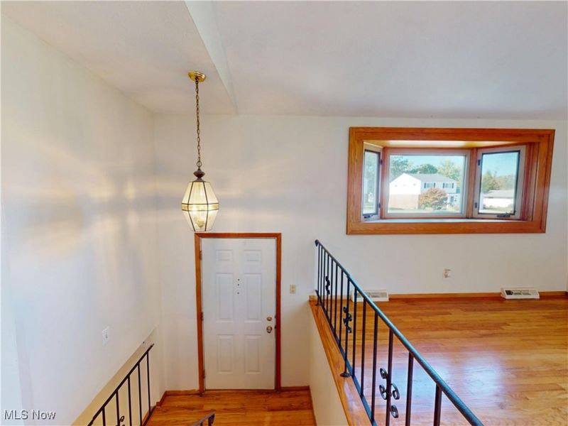 211 W Overlook Drive, Eastlake, OH 44095 Photo 3