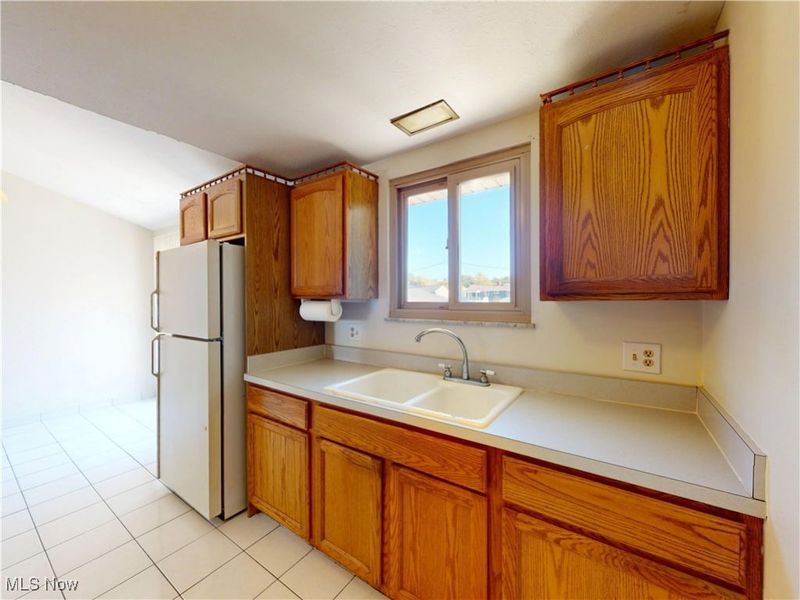 211 W Overlook Drive, Eastlake, OH 44095 Photo 9