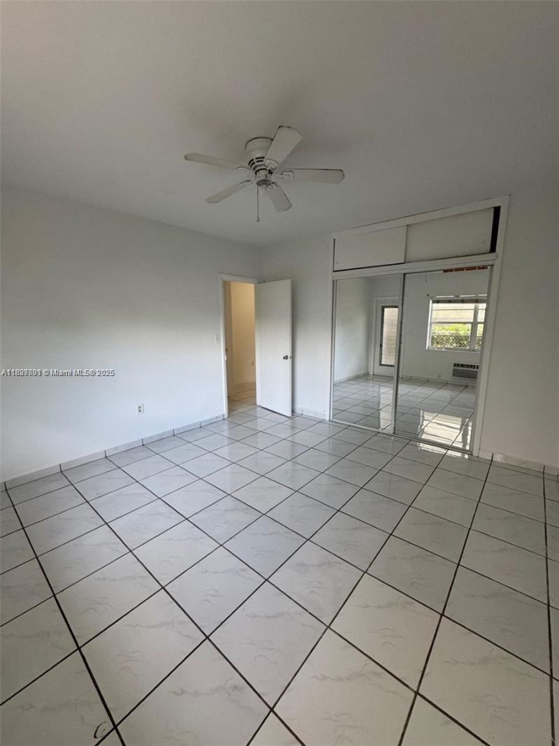 8040 Tatum Waterway Dr, Unit 3, Miami Beach, FL 33141 Photo