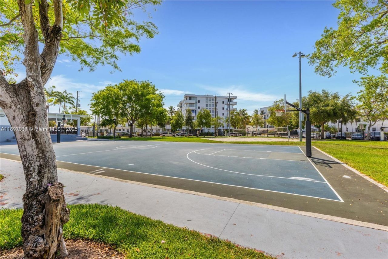 8040 Tatum Waterway Dr, Unit 3, Miami Beach, FL 33141 Photo