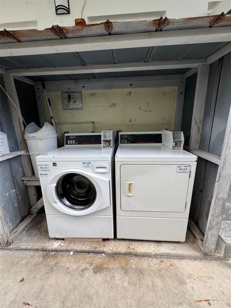 8040 Tatum Waterway Dr, Unit 3, Miami Beach, FL 33141 Photo