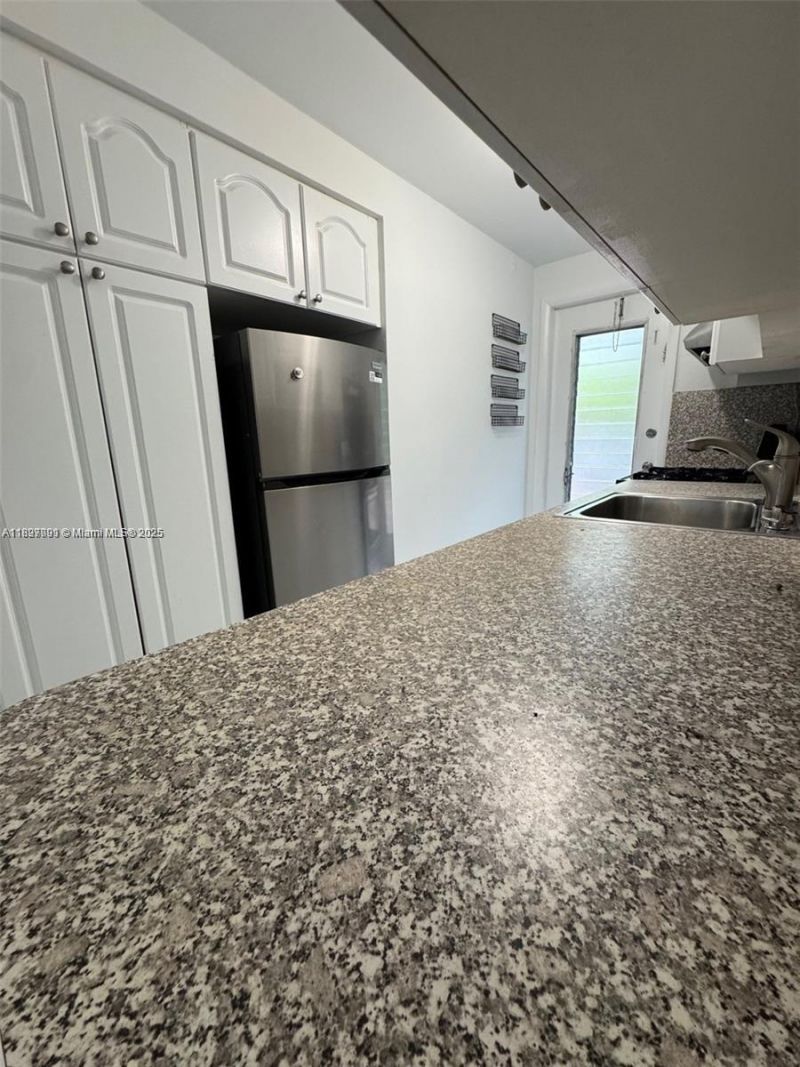 8040 Tatum Waterway Dr, Unit 3, Miami Beach, FL 33141 Photo