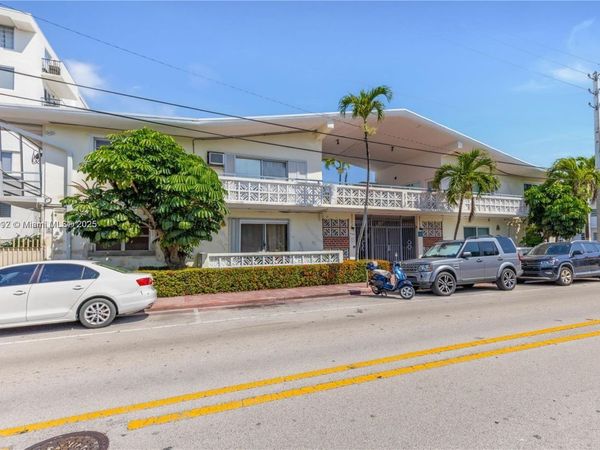 8040 Tatum Waterway Dr, Unit 7, Miami Beach, FL 33141