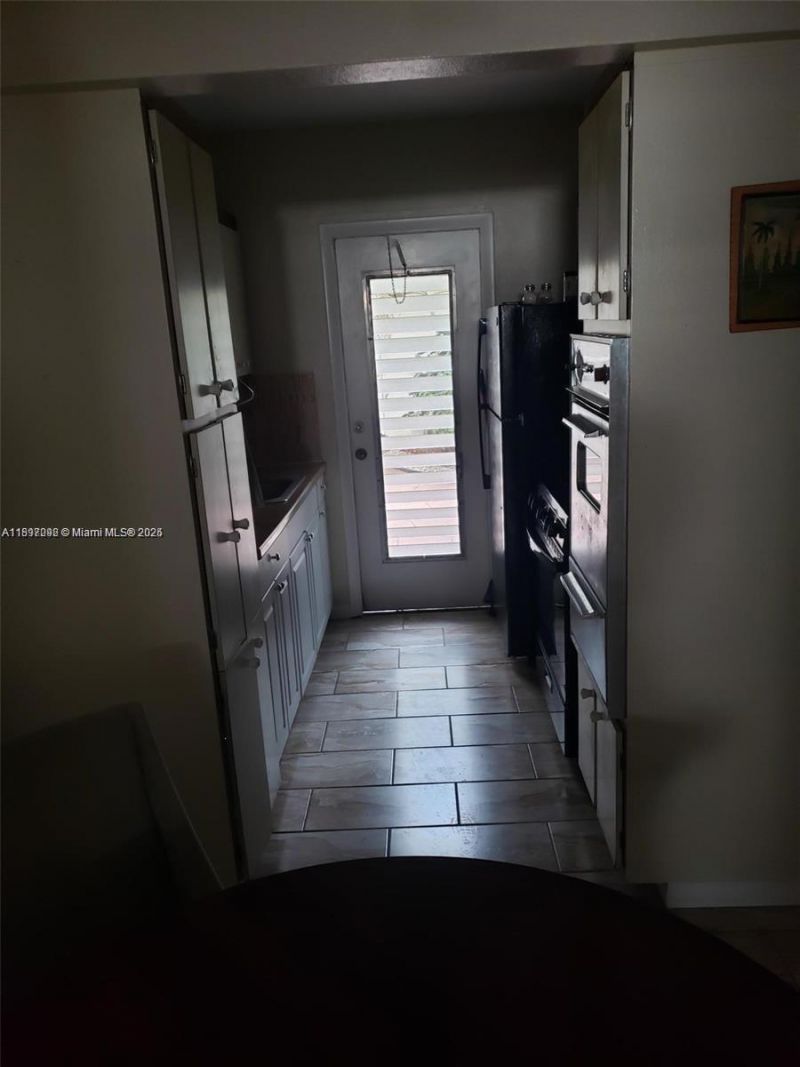 8040 Tatum Waterway Dr, Unit 7, Miami Beach, FL 33141 Photo