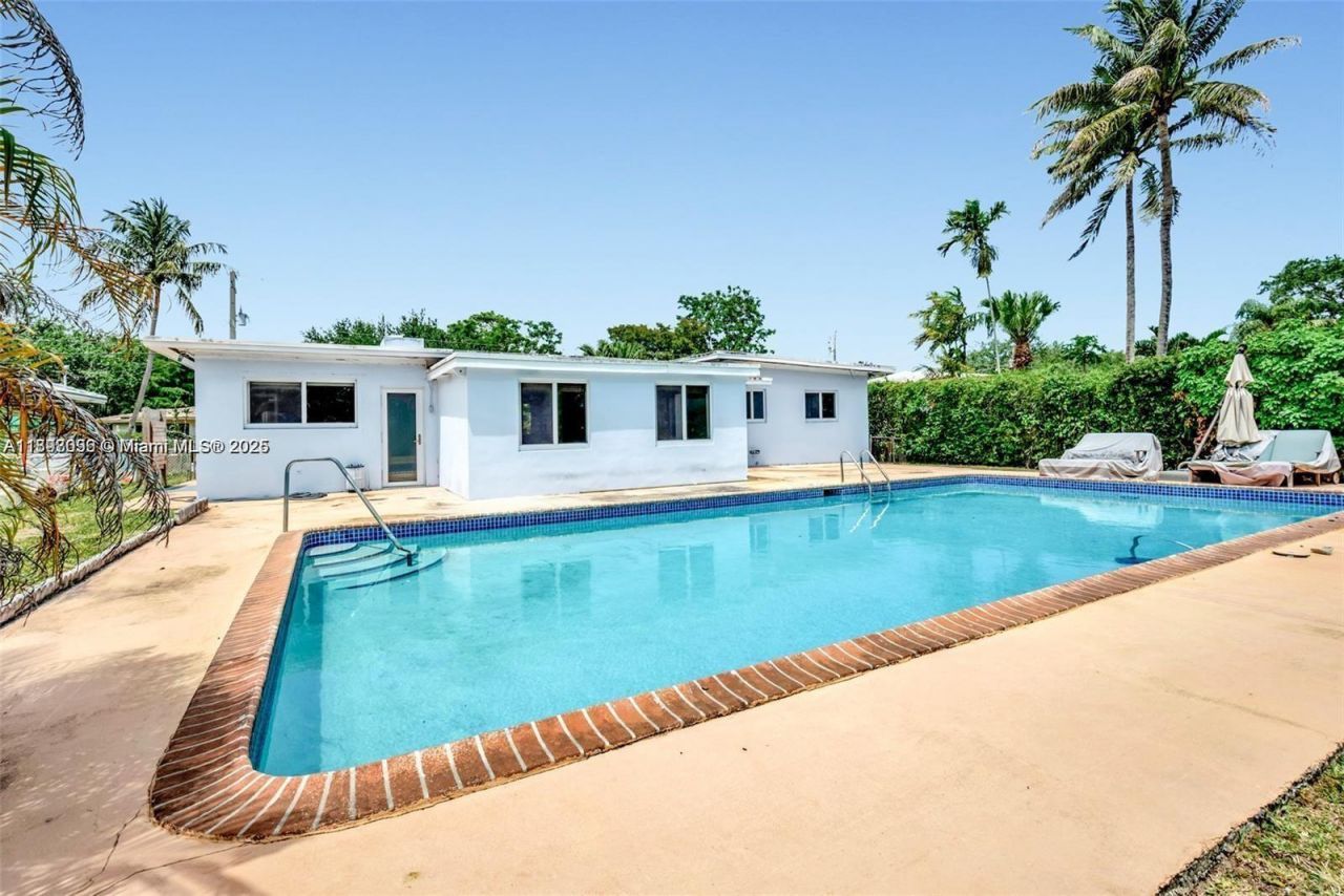 820 NE 115th St, Biscayne Park, FL 33161 Photo