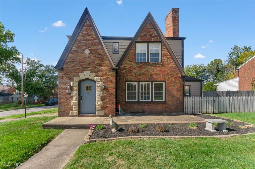 4038 Sunset Boulevard, Youngstown, OH 44512 Main Photo