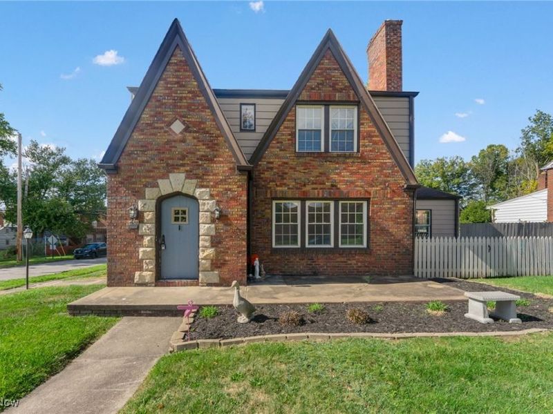 4038 Sunset Boulevard, Youngstown, OH 44512 Photo 1