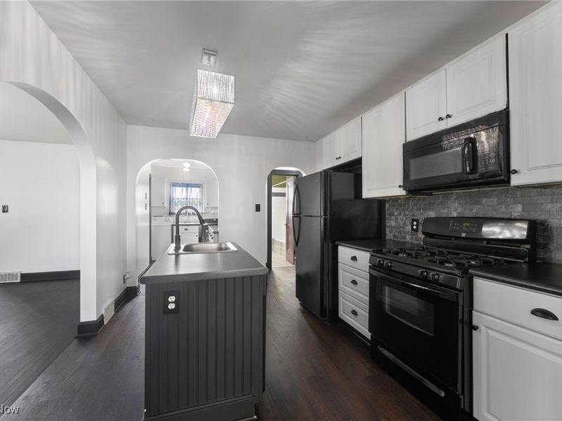 4038 Sunset Boulevard, Youngstown, OH 44512 Photo 10