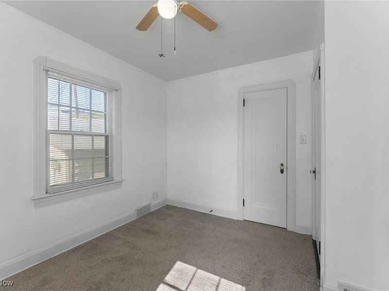 4038 Sunset Boulevard, Youngstown, OH 44512 Photo 17