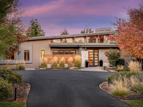 61612 Hosmer Lake Drive, Bend, OR 97702