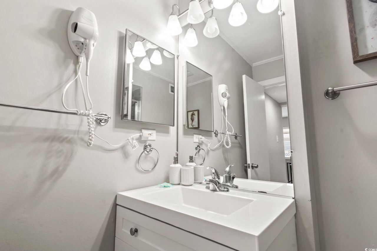 9661 Shore Dr. Photo 33