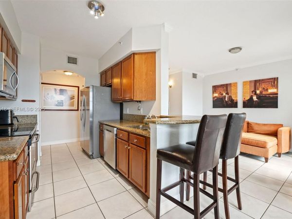 9021 SW 94th St, Unit 707, Miami, FL 33176