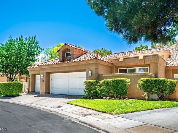 8236 Round Hills Circle, Las Vegas, NV 89113