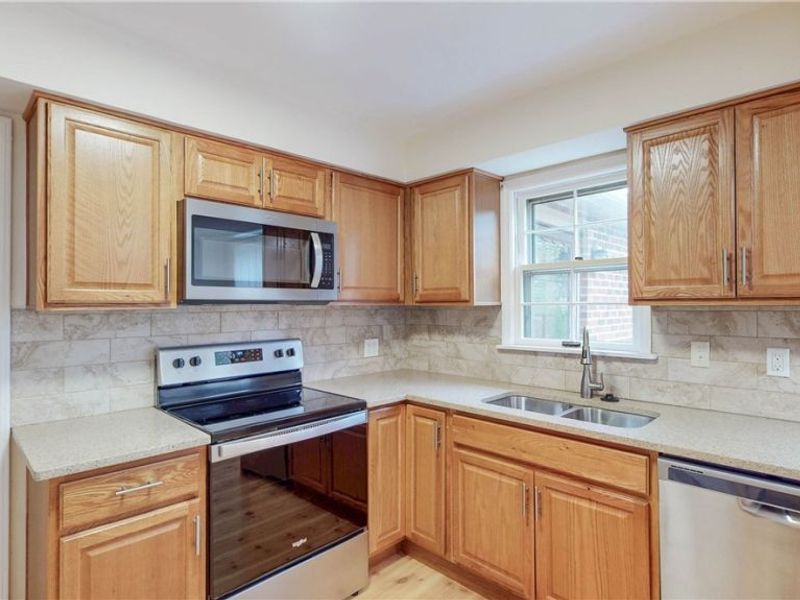 23613 E Baintree Road, Beachwood, OH 44122 Photo 11