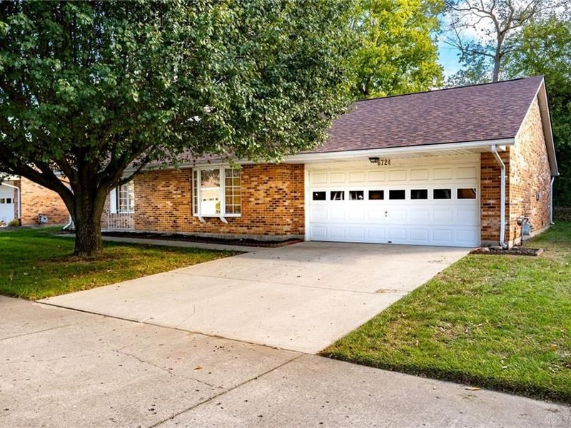 6724 Willow Creek Drive, Dayton, OH 45424 Photo 2