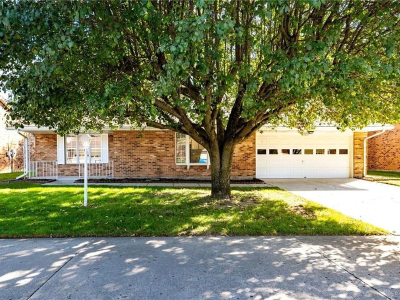 6724 Willow Creek Drive, Dayton, OH 45424 Photo 4