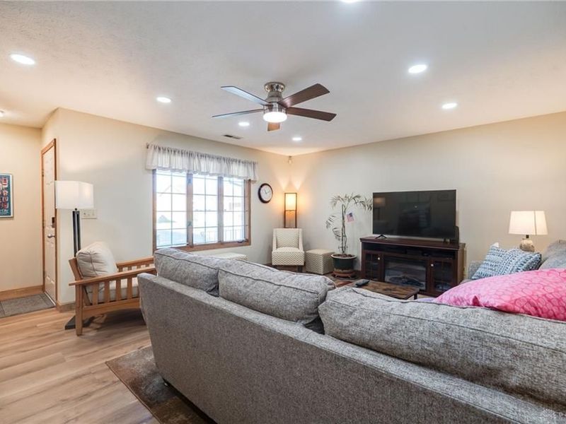 6724 Willow Creek Drive, Dayton, OH 45424 Photo 9