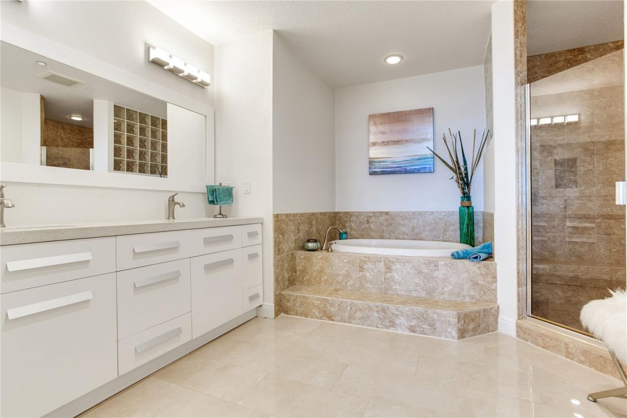 17717 Gulf Boulevard, Unit 606, Redington Shores, FL 33708 Photo