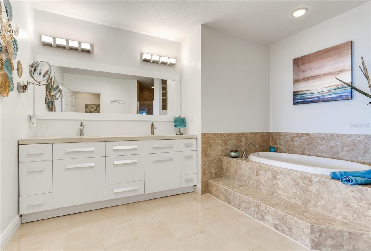 17717 Gulf Boulevard, Unit 606, Redington Shores, FL 33708 Photo