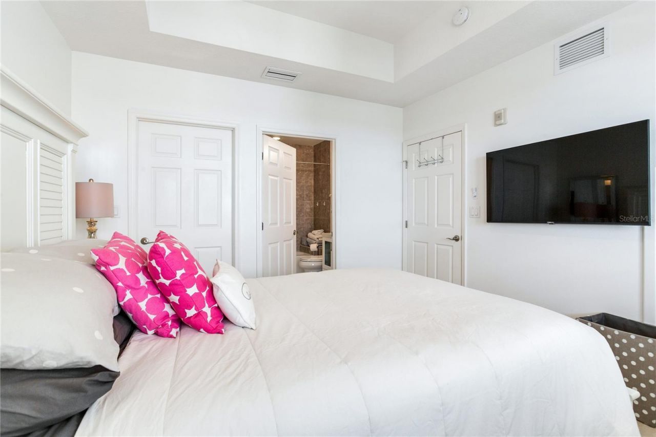 17717 Gulf Boulevard, Unit 606, Redington Shores, FL 33708 Photo