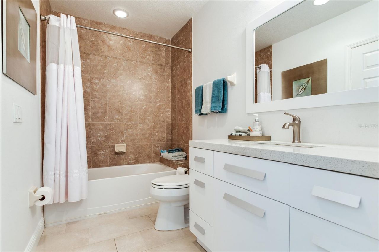 17717 Gulf Boulevard, Unit 606, Redington Shores, FL 33708 Photo