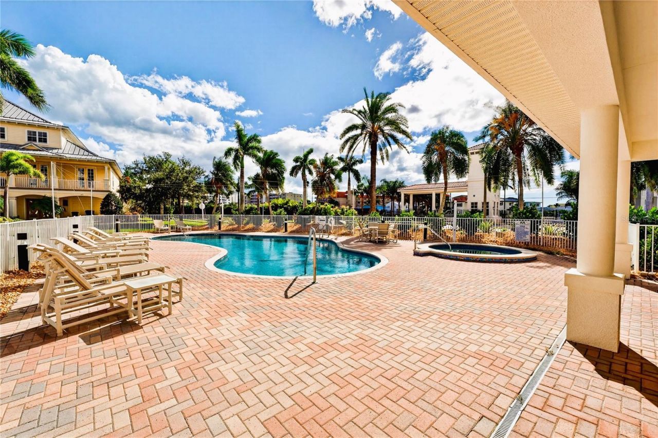 17717 Gulf Boulevard, Unit 606, Redington Shores, FL 33708 Photo