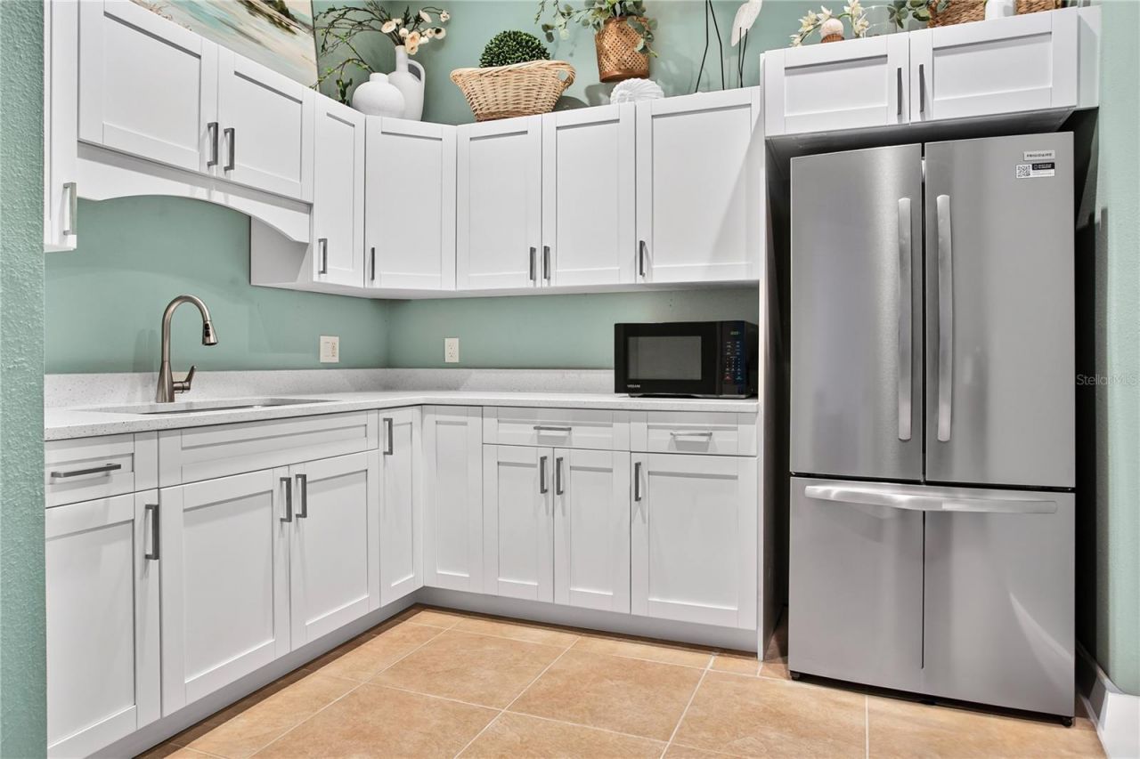 17717 Gulf Boulevard, Unit 606, Redington Shores, FL 33708 Photo