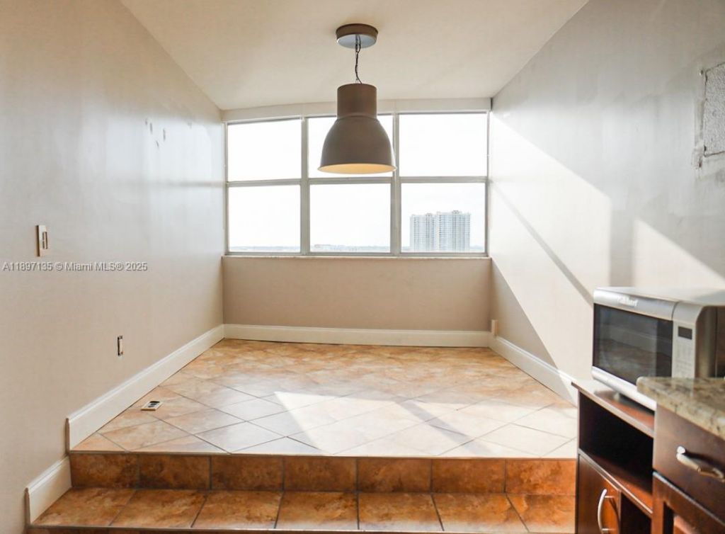 100 Golden Isles Dr, Unit 10, Hallandale Beach, FL 33009 Photo