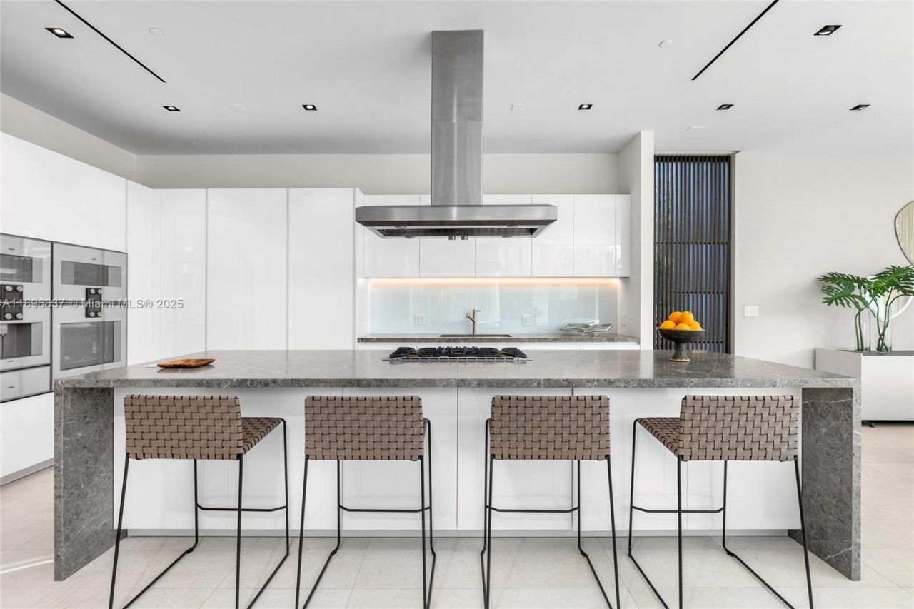 1081 W 48th St, Unit N01, Miami Beach, FL 33140 Photo