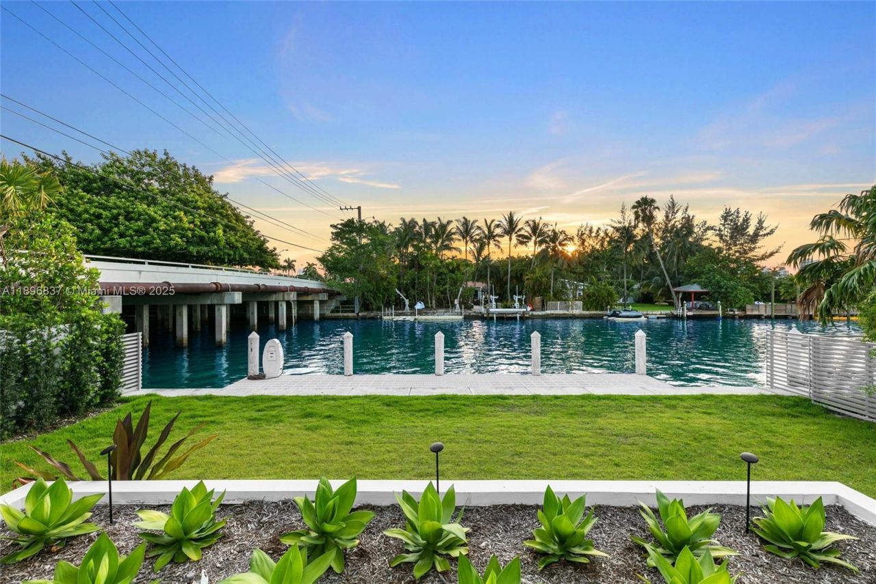 1081 W 48th St, Unit N01, Miami Beach, FL 33140 Photo