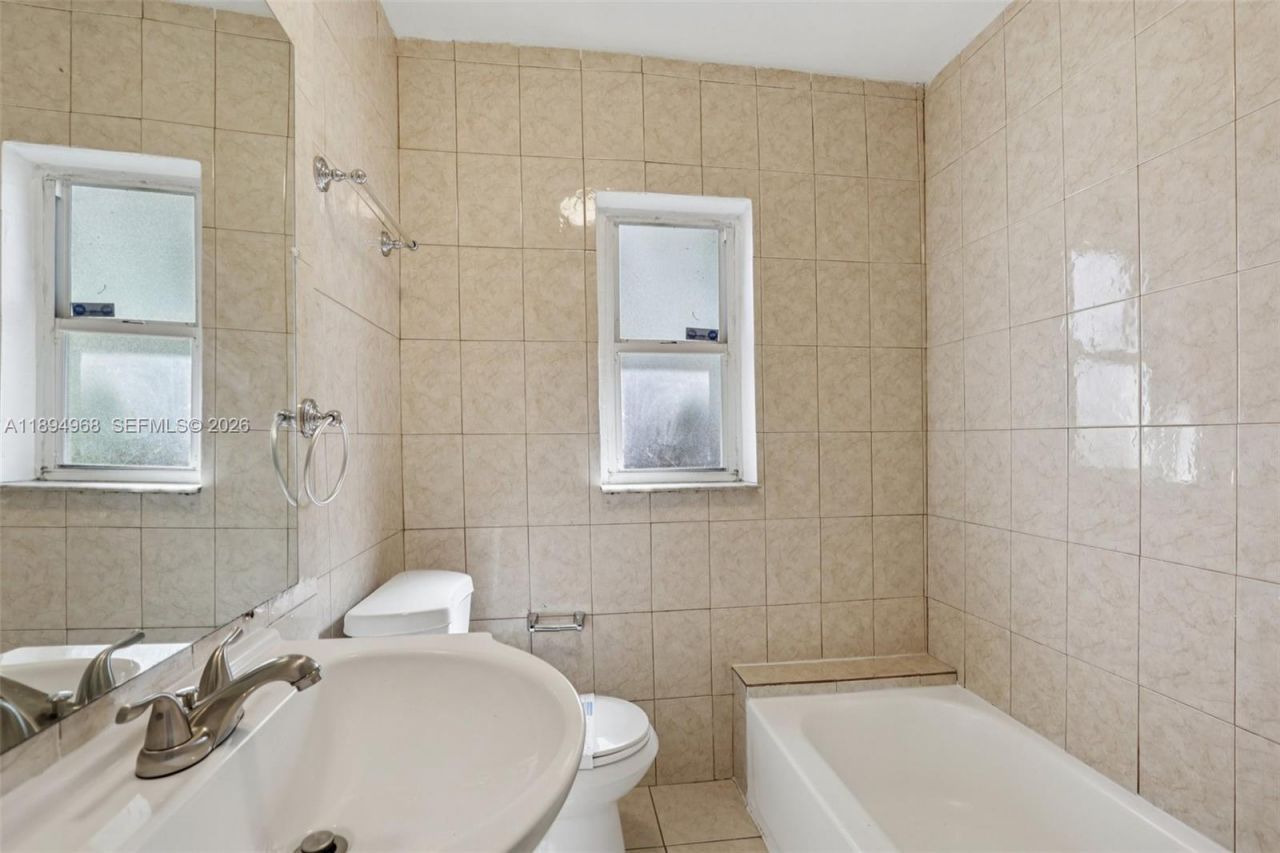 5900 SW 63rd St, South Miami, FL 33143 Photo