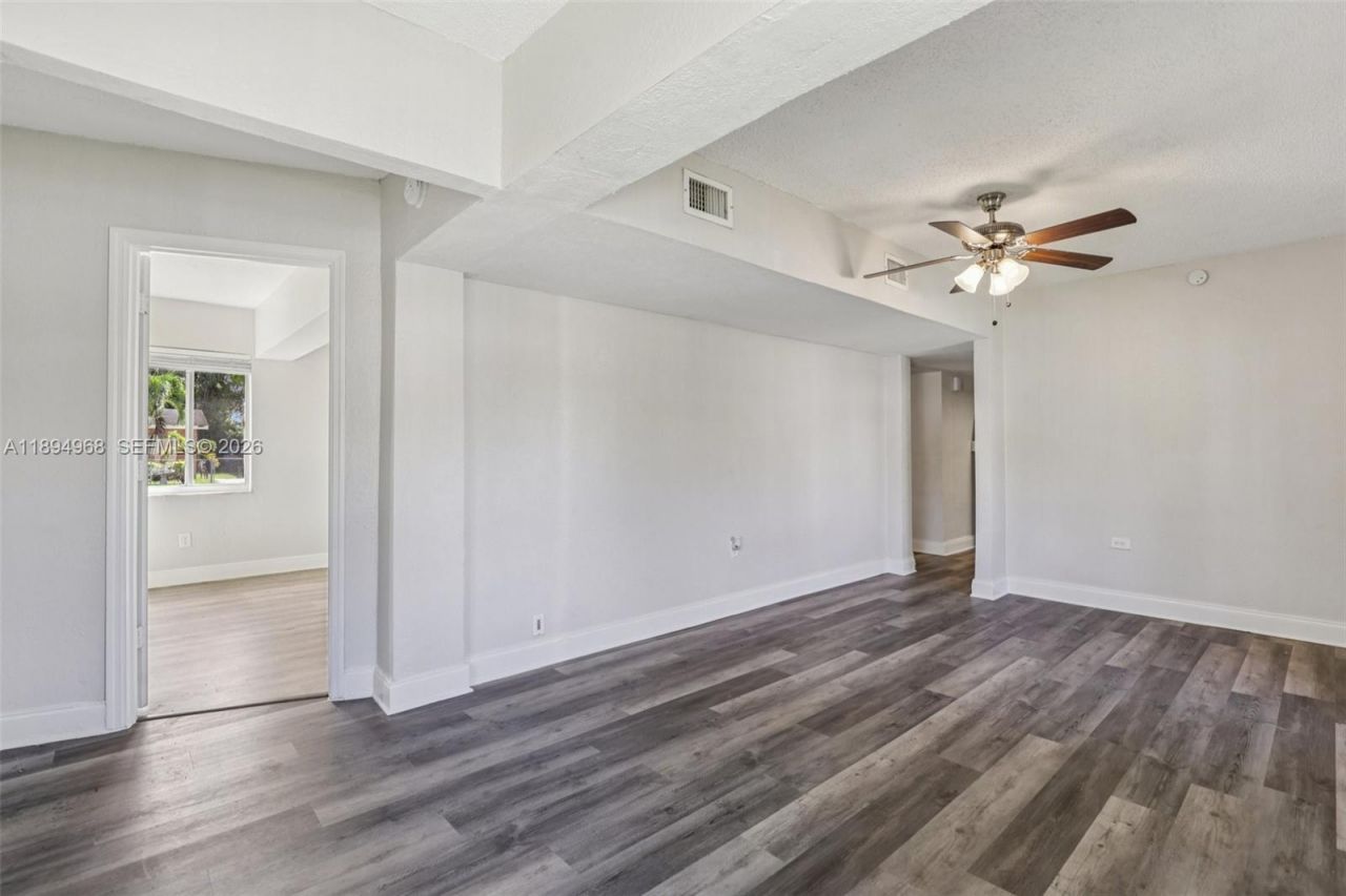 5900 SW 63rd St, South Miami, FL 33143 Photo