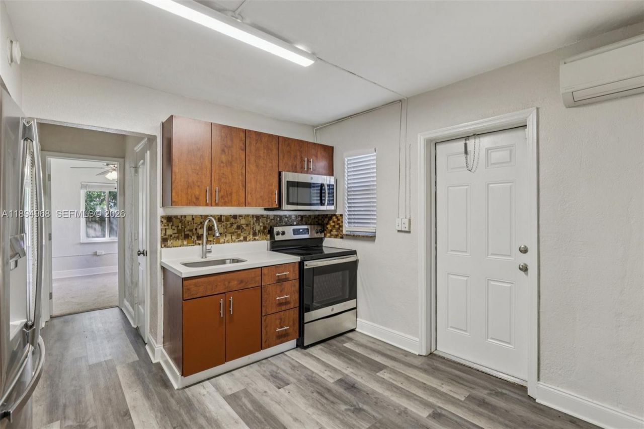 5900 SW 63rd St, South Miami, FL 33143 Photo