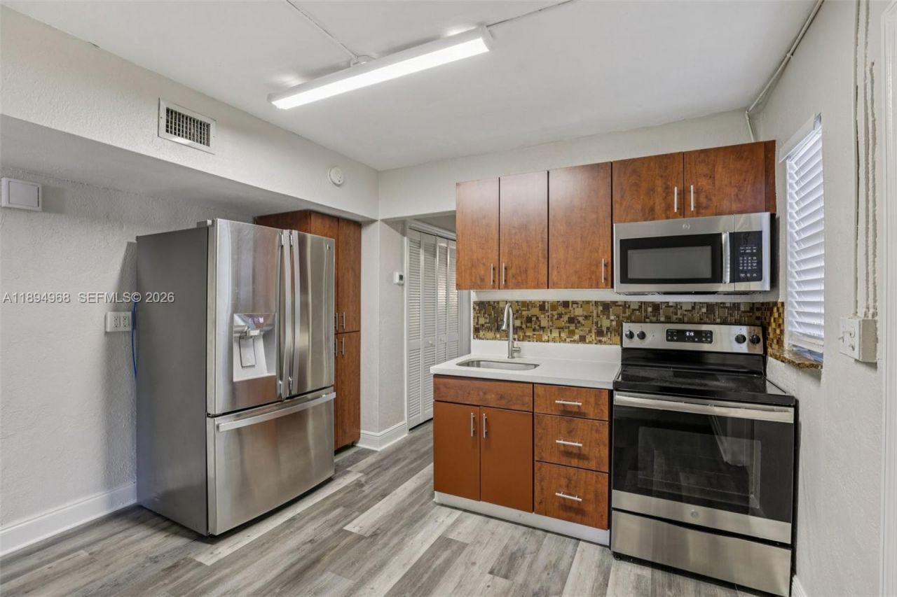 5900 SW 63rd St, South Miami, FL 33143 Photo