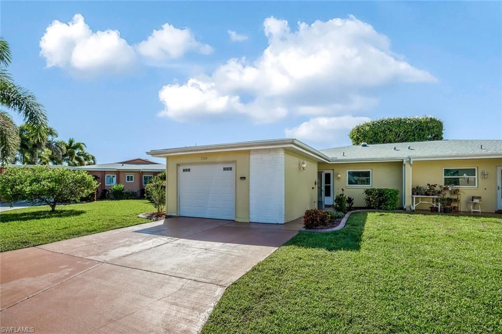 2164 Leisure Ln, Fort Myers, FL 33907 Photo