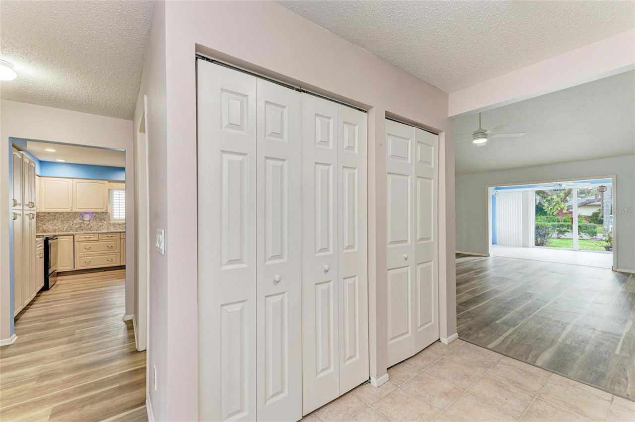 7287 Eleanor Circle, Sarasota, FL 34243 Photo