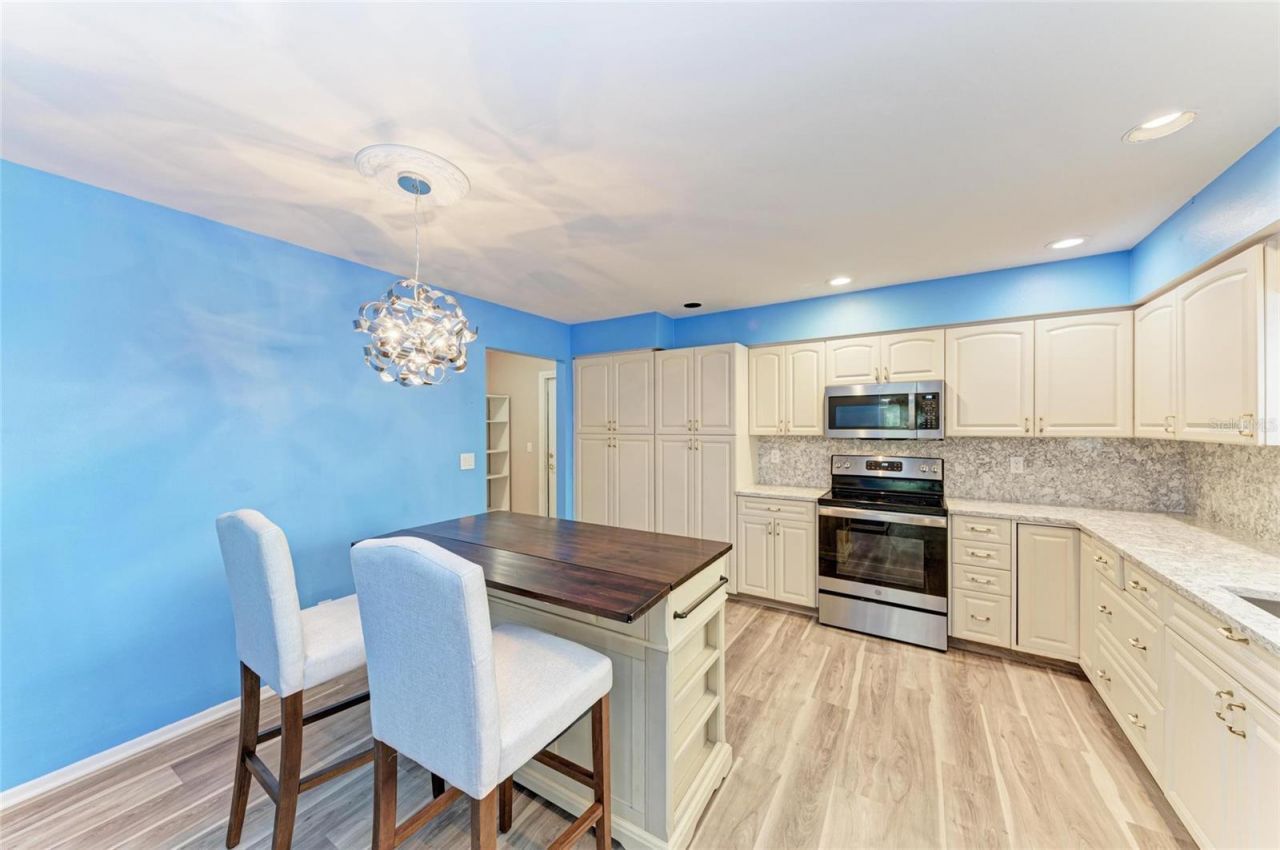 7287 Eleanor Circle, Sarasota, FL 34243 Photo