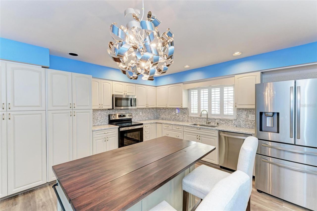 7287 Eleanor Circle, Sarasota, FL 34243 Photo