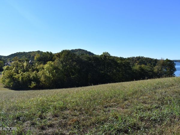 135 Amblecrest Drive, Vonore, TN 37885