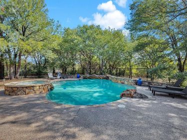 142 Crown Ridge Court, Fort Worth, TX 76108