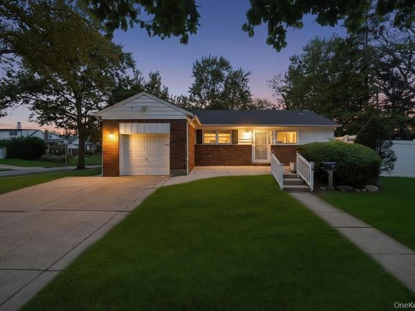 51 Stevenson Road, Hewlett, NY 11557