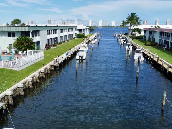120 Wettaw Lane, Unit 210, North Palm Beach, FL 33408