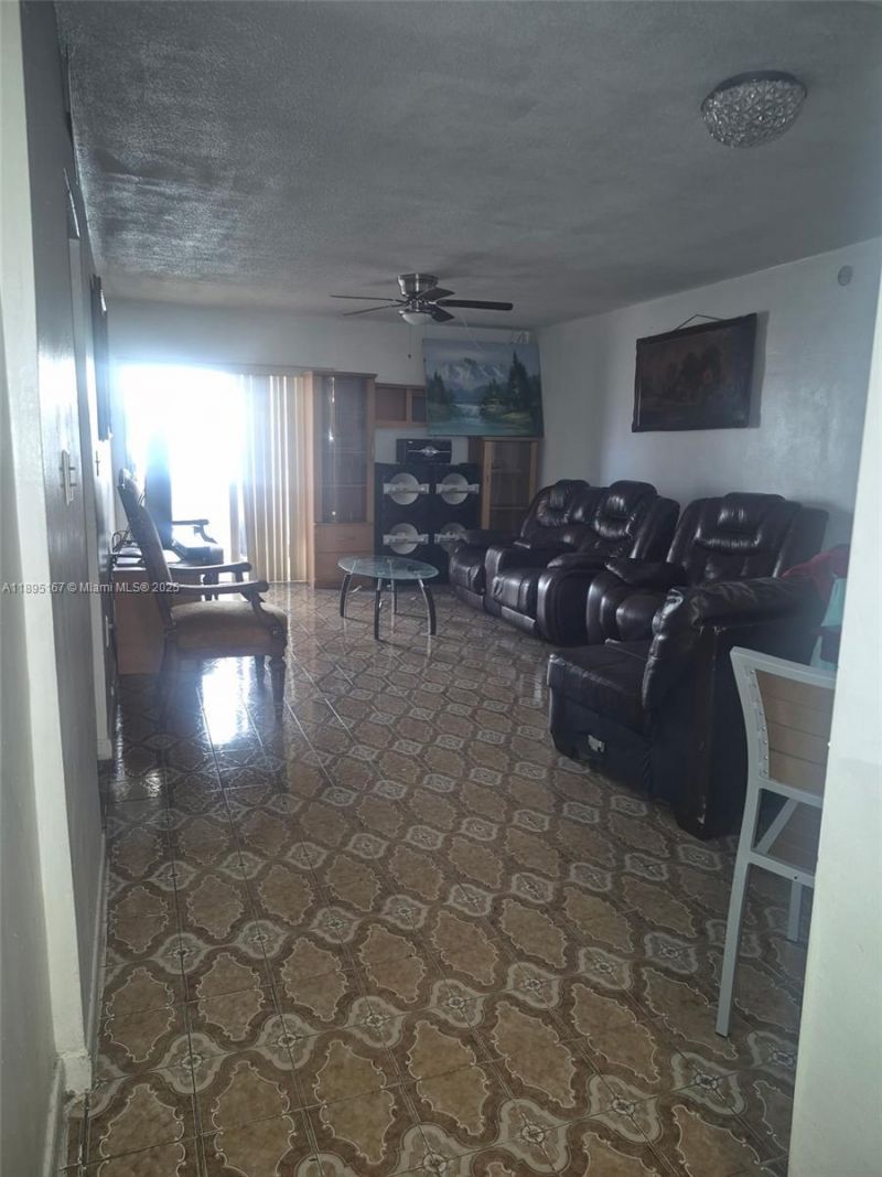 1850 W 56, Unit 2410, Hialeah, FL 33012 Photo