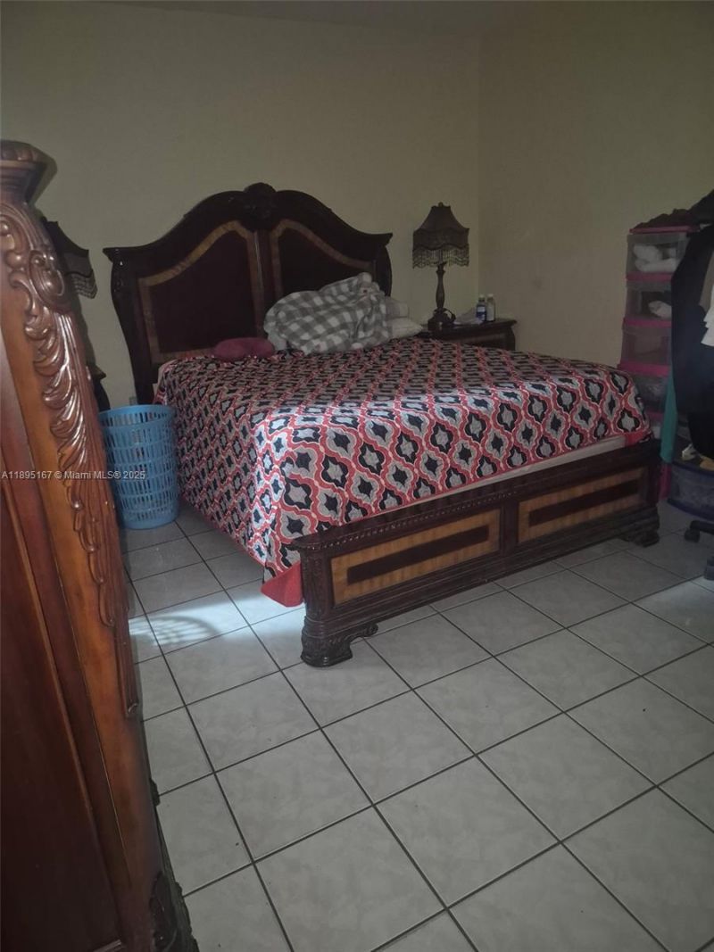 1850 W 56, Unit 2410, Hialeah, FL 33012 Photo