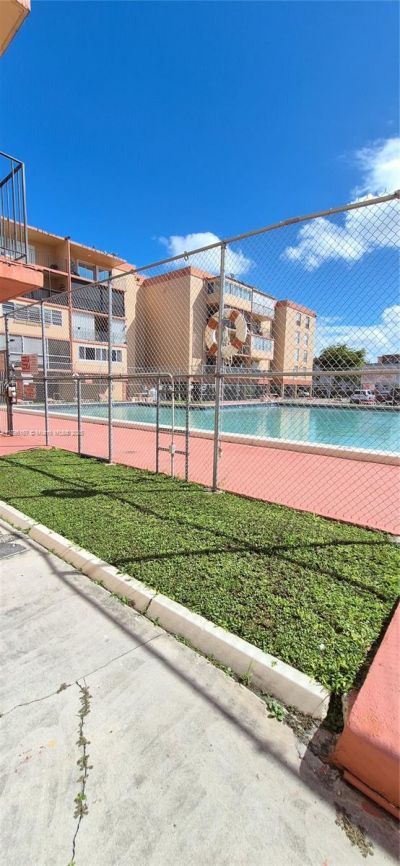 1850 W 56, Unit 2410, Hialeah, FL 33012 Photo